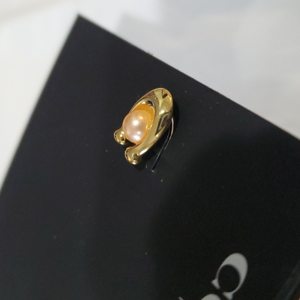 Coach monogram coach C logo pink pearl stud earrings‎ new - Picture 6 of 8